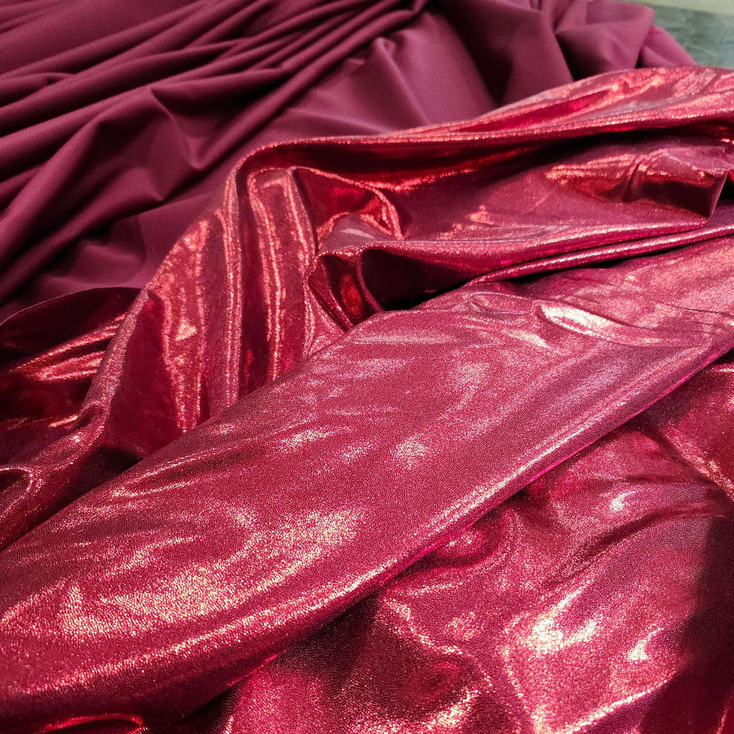 Shiny stretch fabric