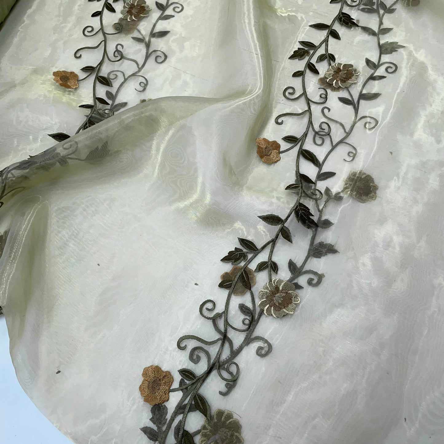 Extra-wide Sheer, Iridescent Floral