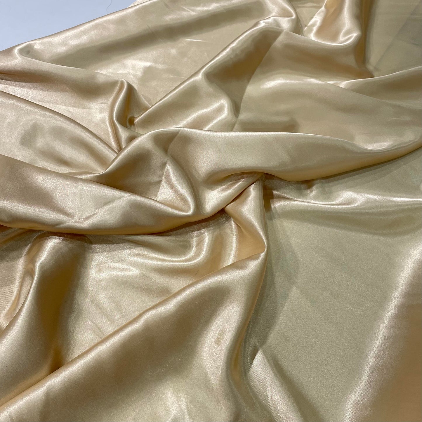 Satin, Pale